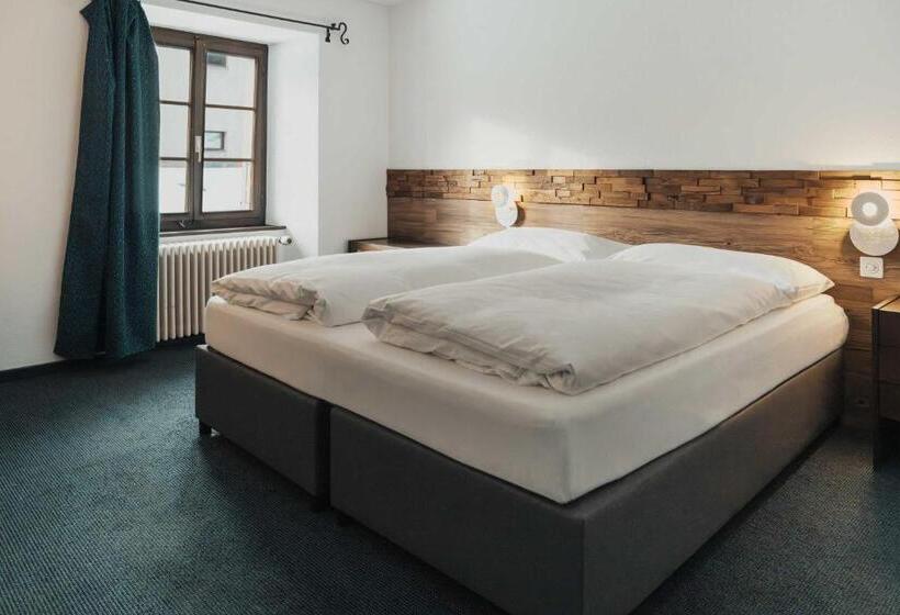 Семейный Номер, Brocco & Posta