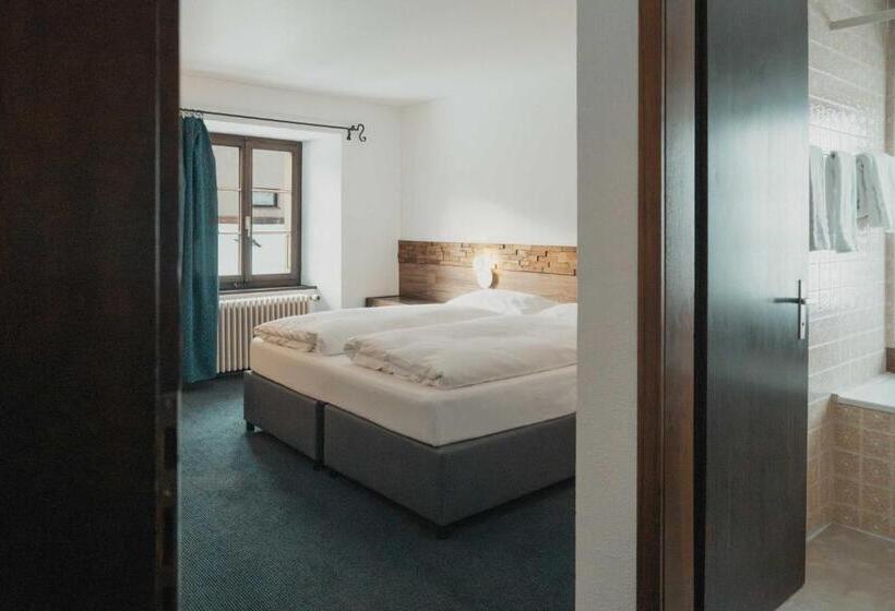 Семейный Номер, Brocco & Posta