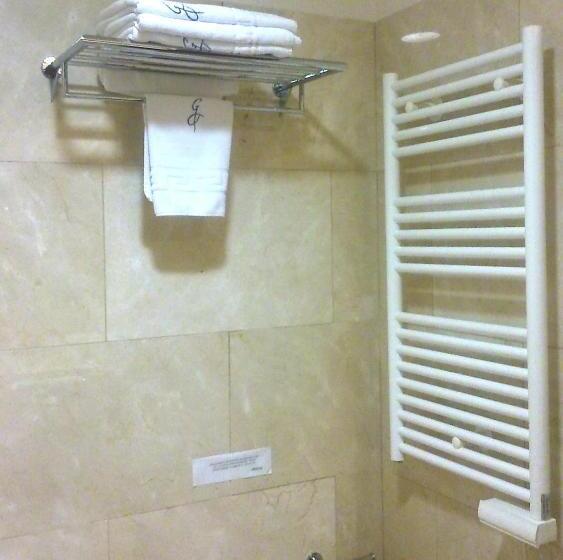 スタンダードトリプルルーム, Garelos Betanzos