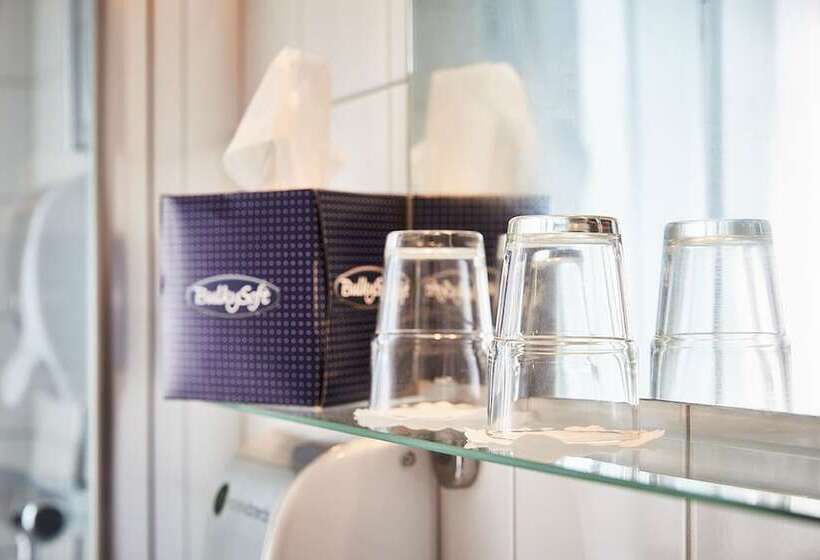 标准三人间, L Västerås