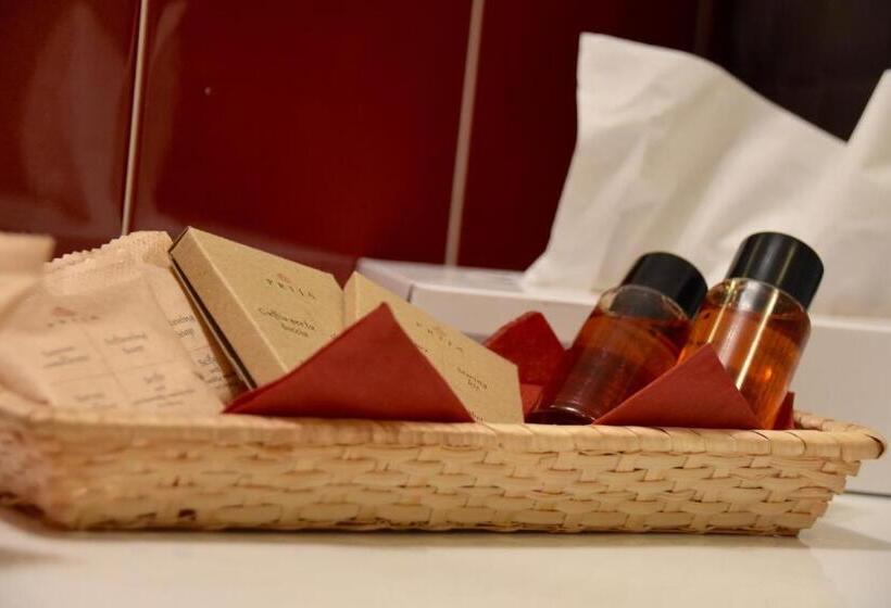 غرفة قياسية مزوَّدة بشُرفة, Marlet