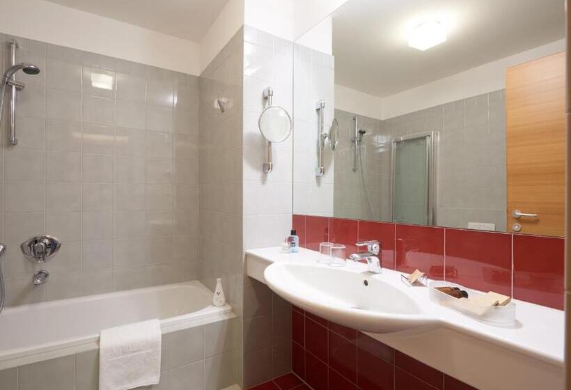 غرفة قياسية مزوَّدة بشُرفة, Marlet