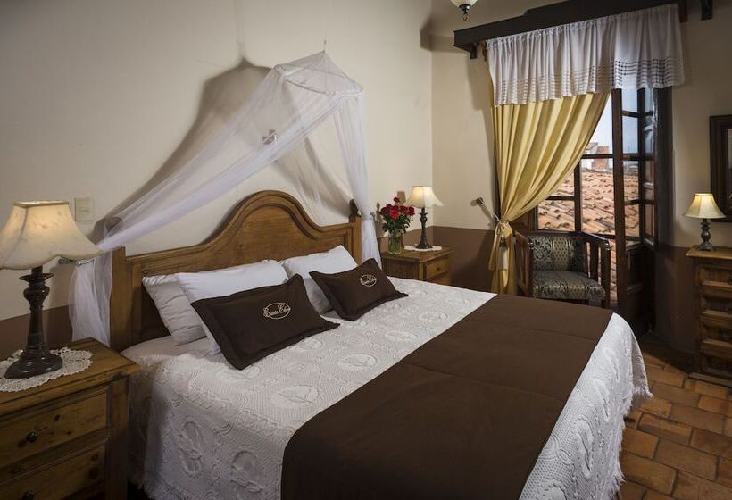 جناح جونيور, Mesón De Santa Elena Hotel Galeria