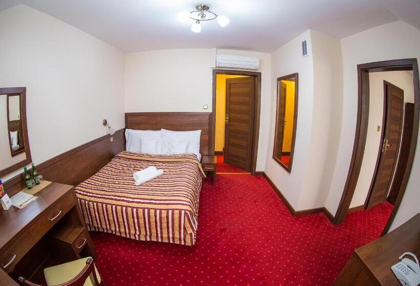 غرفة سوبيريور فردية, Poniatowski