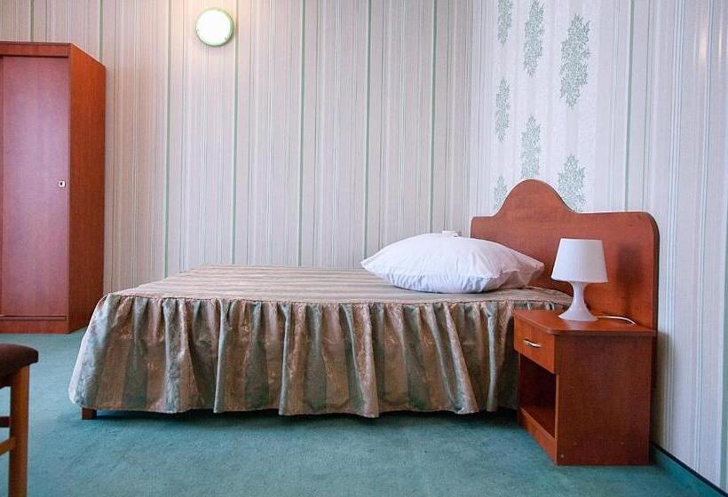 חדר סופריור, Rusu