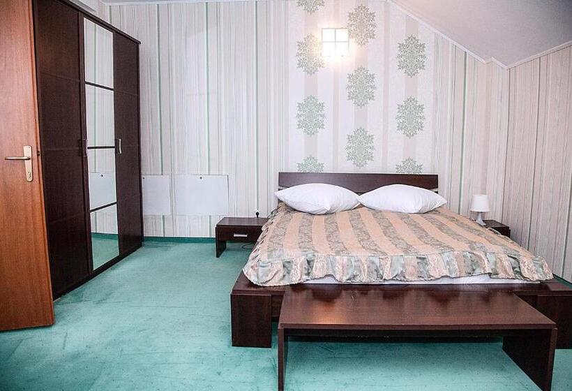 חדר סופריור, Rusu