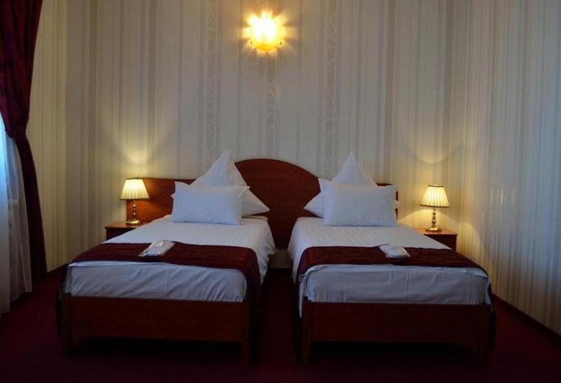 חדר סופריור, Rusu