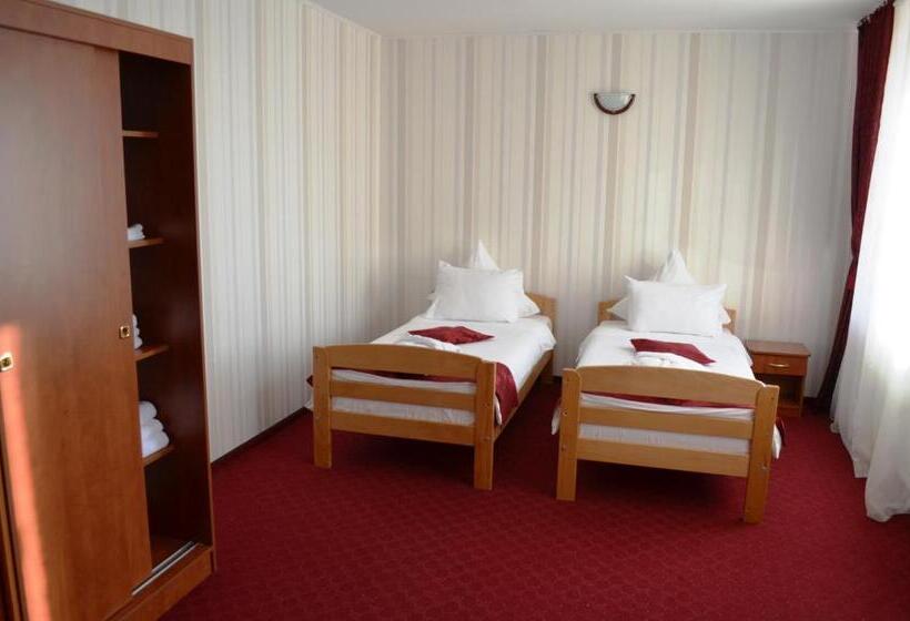 חדר סופריור, Rusu