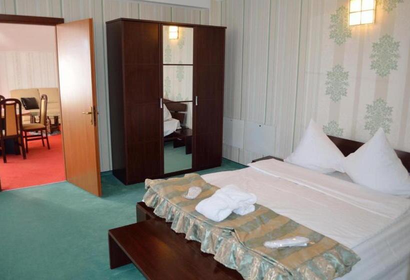 סוויטת 2 חדרי שינה, Rusu