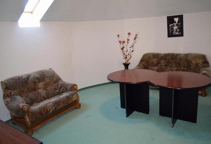 סוויטת 2 חדרי שינה, Rusu