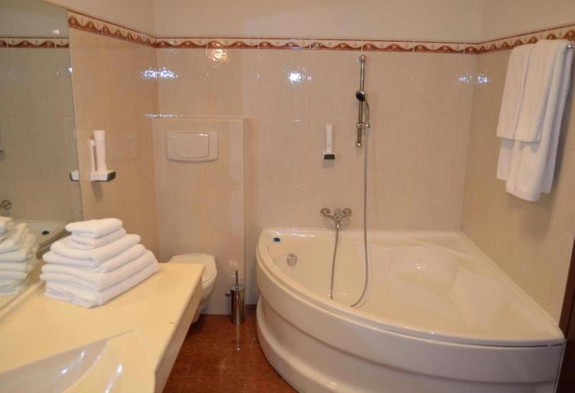 סוויטת 2 חדרי שינה, Rusu