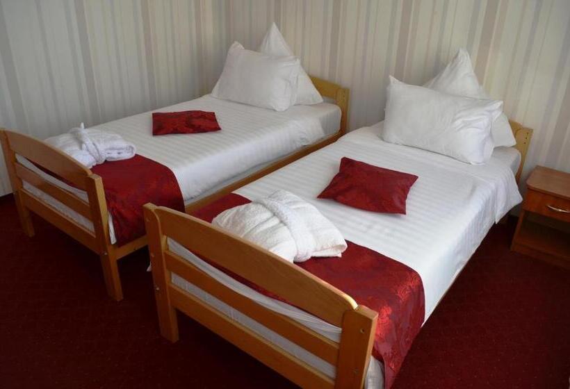 חדר סופריור, Rusu