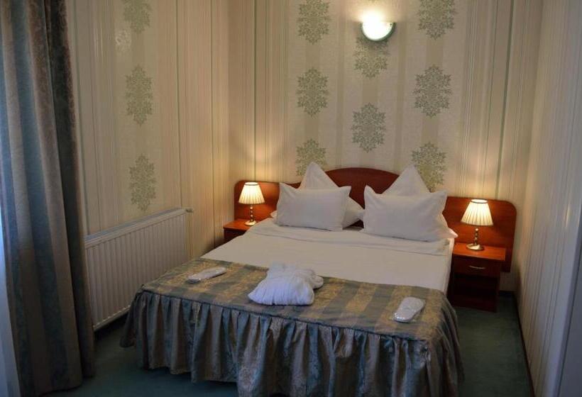 חדר סופריור, Rusu