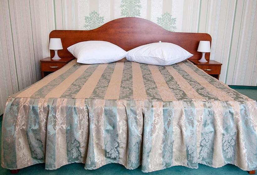 חדר סופריור, Rusu