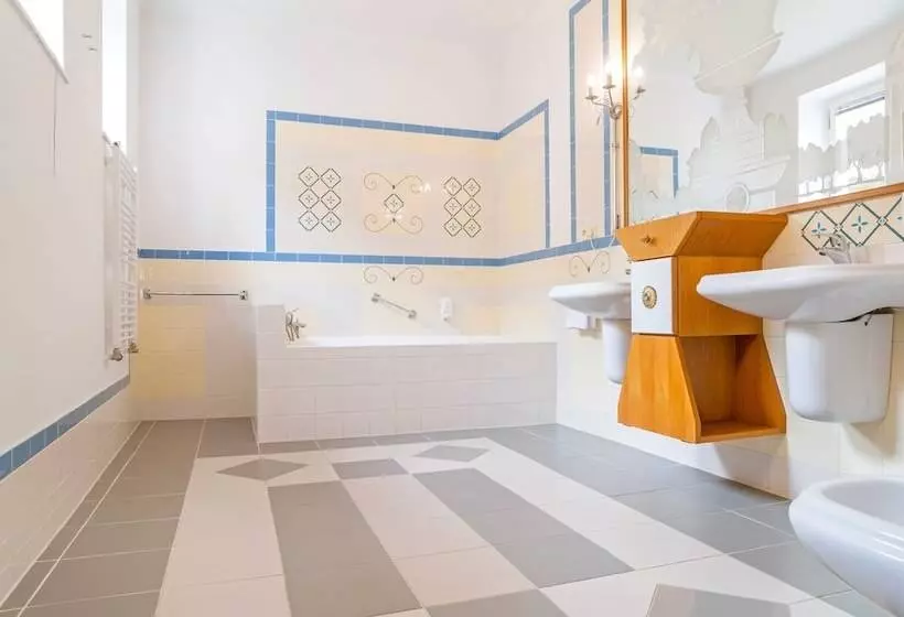 コンフォートルーム, Three Lilies Inkl Aquaforum