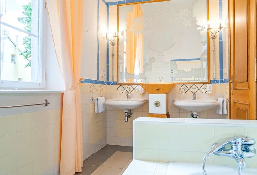 컴포트 룸, Three Lilies Inkl Aquaforum