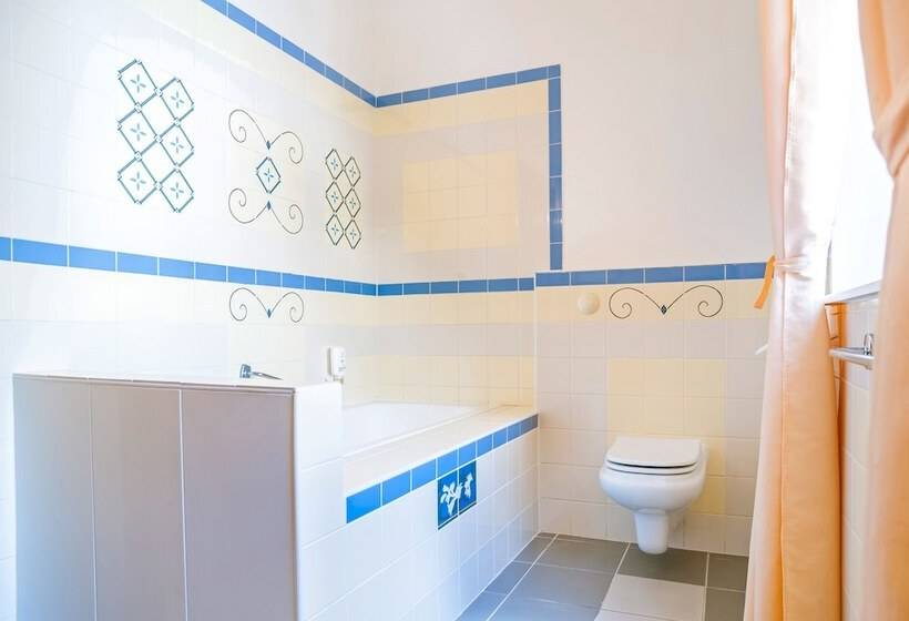 컴포트 룸, Three Lilies Inkl Aquaforum