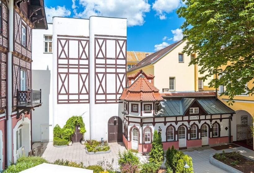 컴포트 룸, Three Lilies Inkl Aquaforum