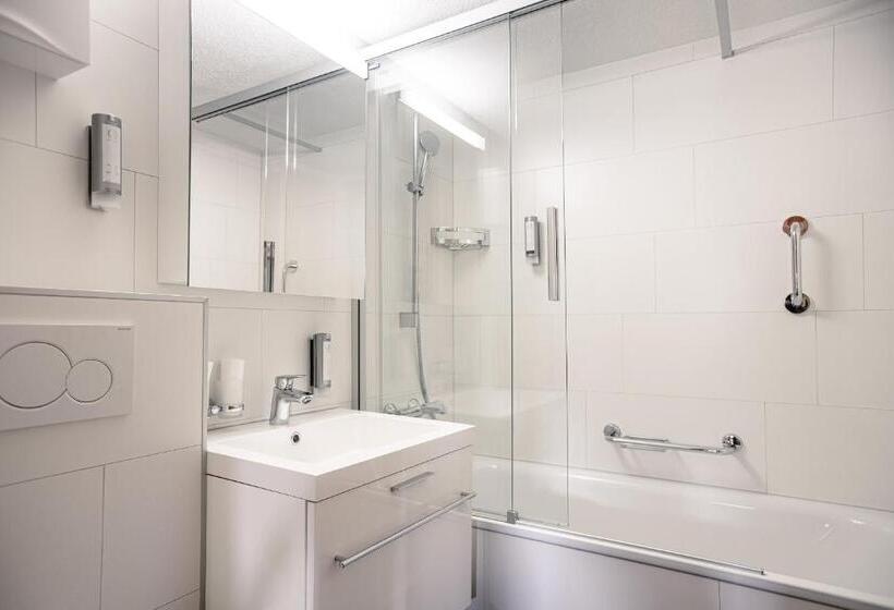 חדר משפחתי, Landhaus