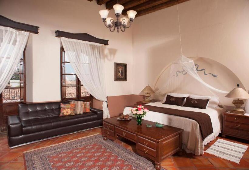 جناح جونيور, Mesón De Santa Elena Hotel Galeria