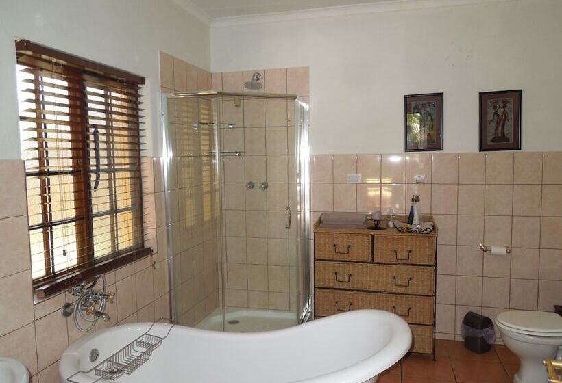 חדר משפחתי, Trees Too Guest Lodge