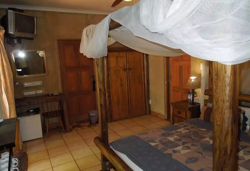 اتاق خانوادگی, Trees Too Guest Lodge