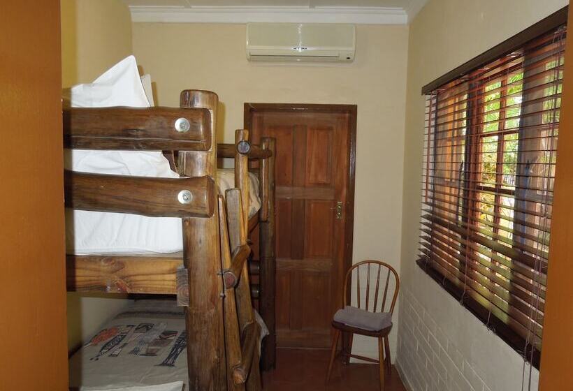 חדר משפחתי, Trees Too Guest Lodge