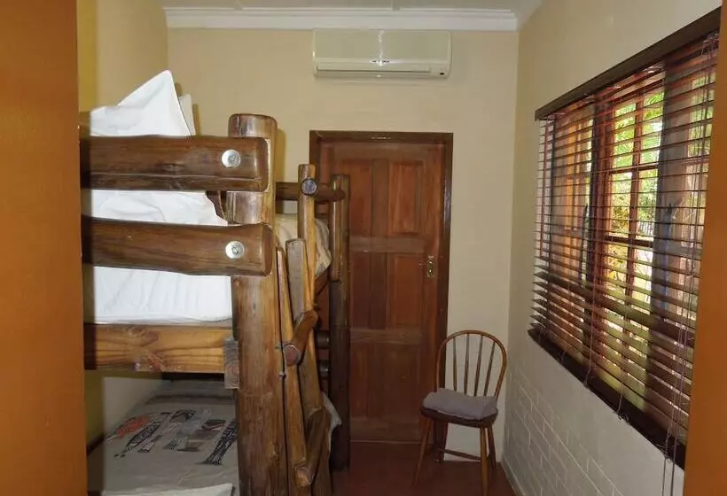 اتاق خانوادگی, Trees Too Guest Lodge