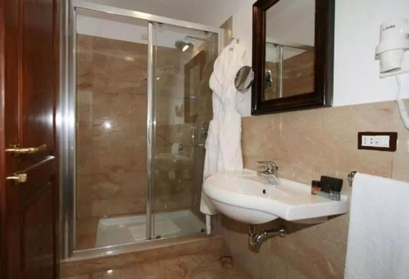 اتاق سوپریور سه تخته, Resort Borgo San Rocco