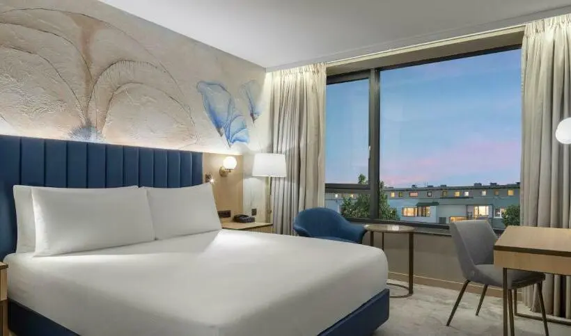 اتاق استاندارد با تخت بزرگ, Doubletree By Hilton Plovdiv Center