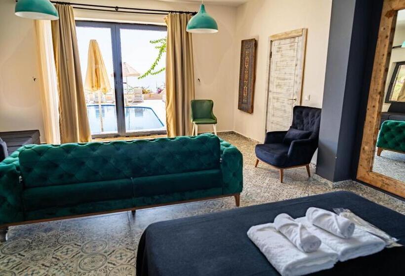 Люкс Вид на Бассейн, Sultan Hotel Kalkan