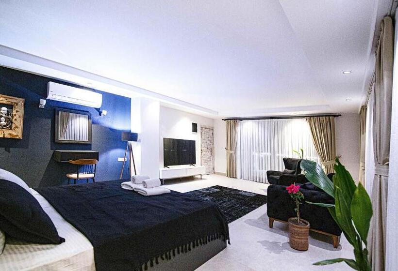 스위트 킹사이즈 침대, Sultan Hotel Kalkan