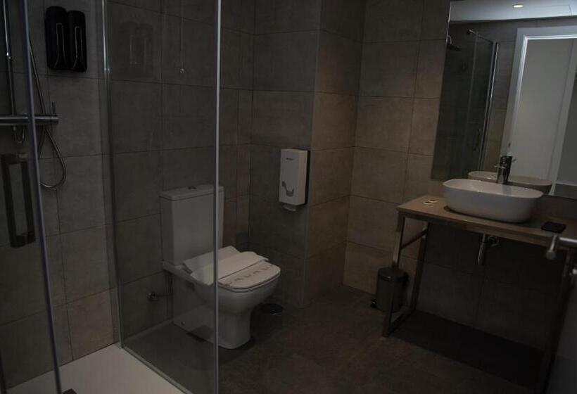 اتاق استاندارد یک نفره, Chips Fene