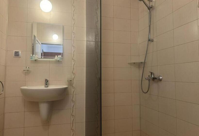 海の見えるスタンダードスタジオ, Villa Mia