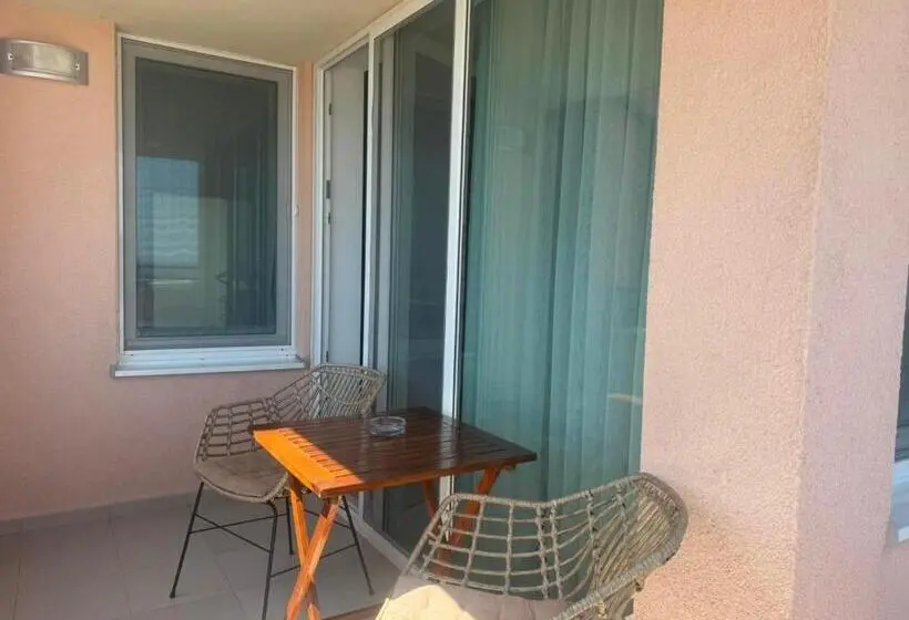 استودیوی استاندارد با چشم‌انداز دریا, Villa Mia