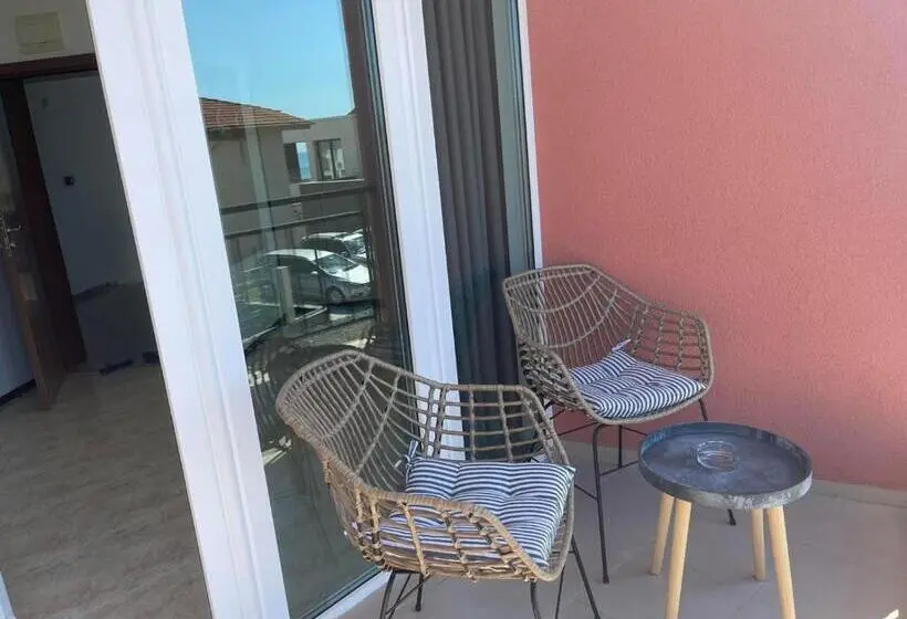 استودیوی استاندارد با چشم‌انداز دریا, Villa Mia