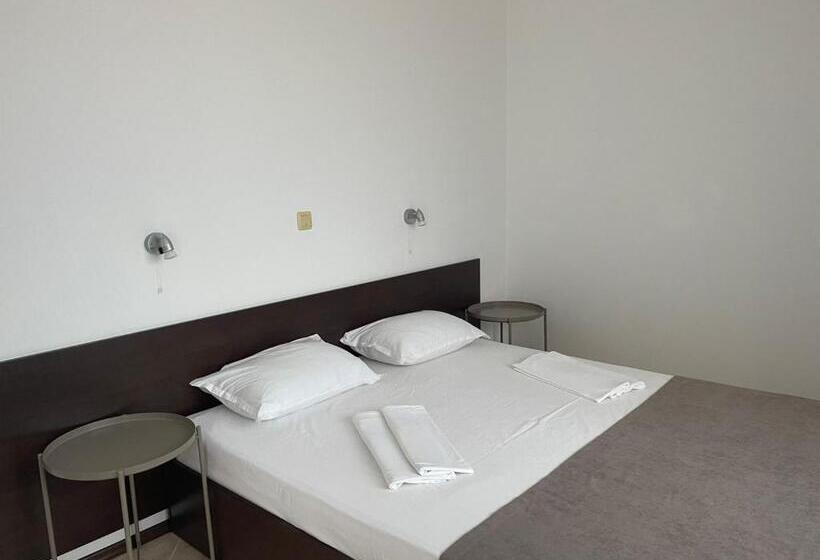 海の見えるスタンダードスタジオ, Villa Mia