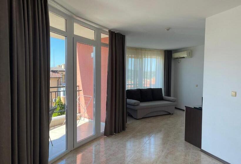 海の見えるスタンダードスタジオ, Villa Mia