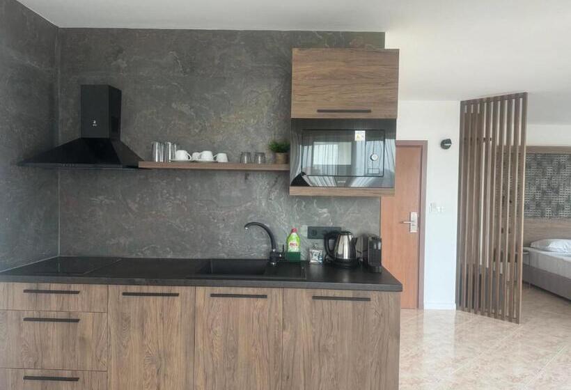 海の見えるスタンダードスタジオ, Villa Mia