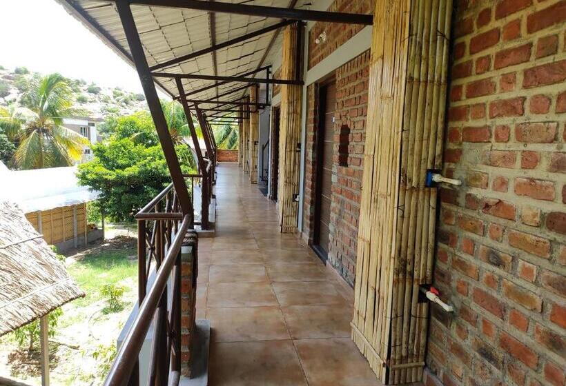 اتاق لوکس با بالکن و چشمانداز دریا, 3season Resort Hampi