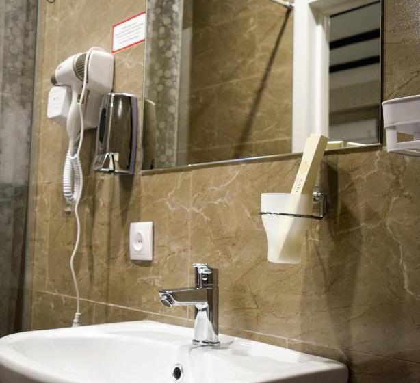 اتاق لوکس خانوادگی, Continent Halal