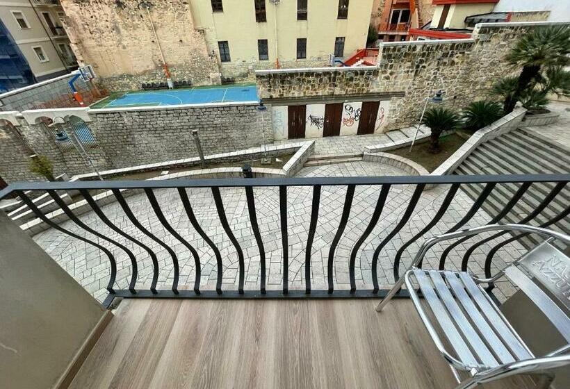 جناح جونيور مزوَّد بشرفة, Extravaganza Room And Suite Apartment City Center