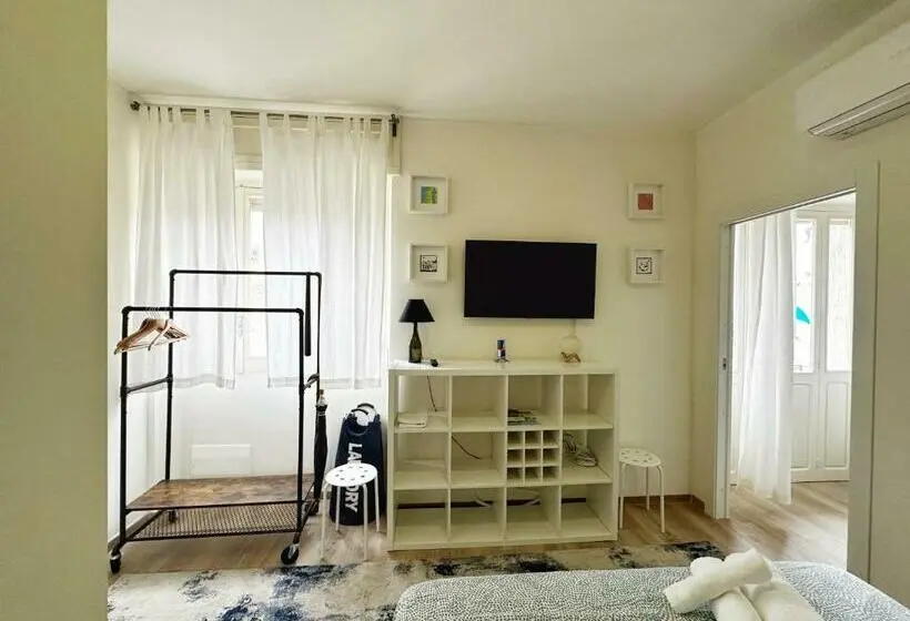 バルコニー付きジュニアスイート, Extravaganza Room And Suite Apartment City Center