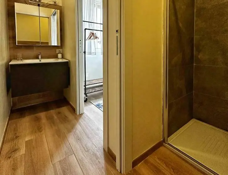 バルコニー付きジュニアスイート, Extravaganza Room And Suite Apartment City Center
