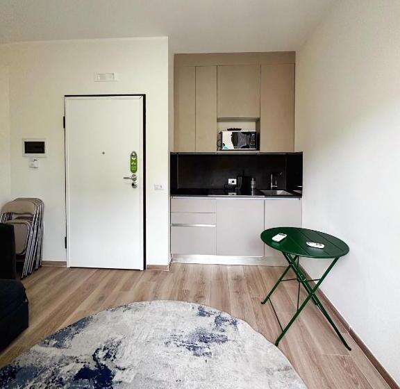 Полулюкс с Балконом, Extravaganza Room And Suite Apartment City Center