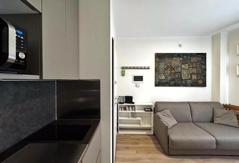 Апартаменты Deluxe 1 Спальня, Extravaganza Room And Suite Apartment City Center