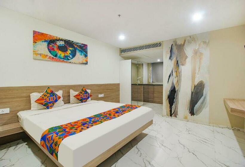 اتاق اجرایی سه نفره, Fabhotel Ssr Fern Suites   Nr Gsm Mall