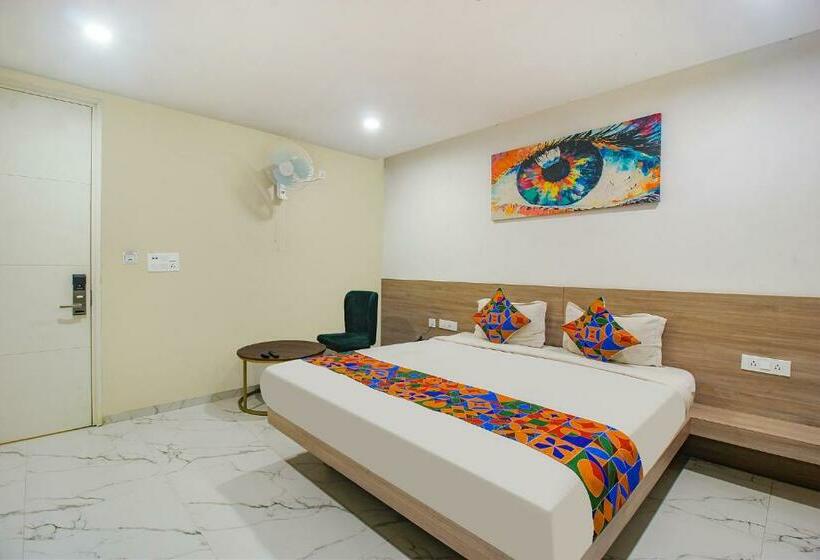 اتاق اجرایی سه نفره, Fabhotel Ssr Fern Suites   Nr Gsm Mall