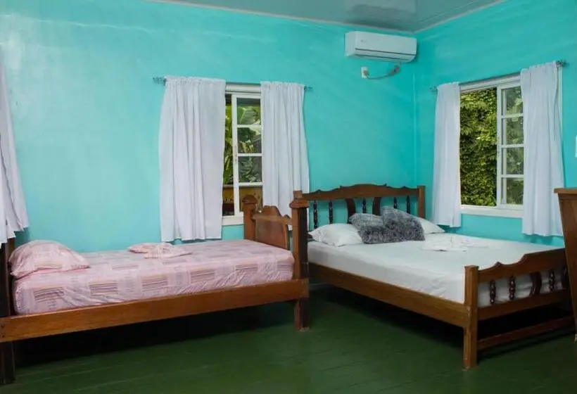 بانگلوی استاندارد, Bastimentos Hill Guest House