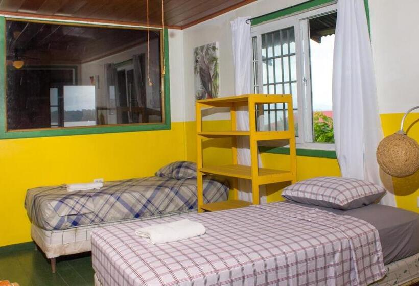 Studio Standard, Bastimentos Hill Guest House